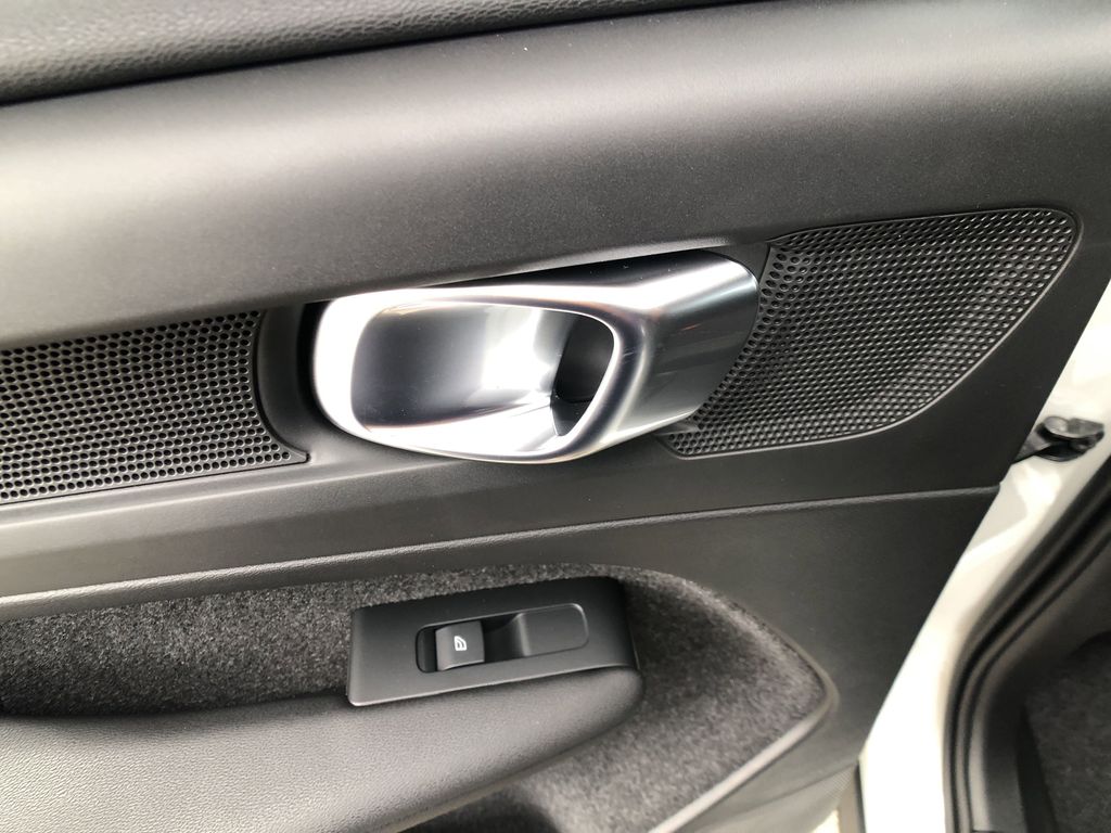 2026 Volvo XC40 Ultra Black Edition - Photo 35