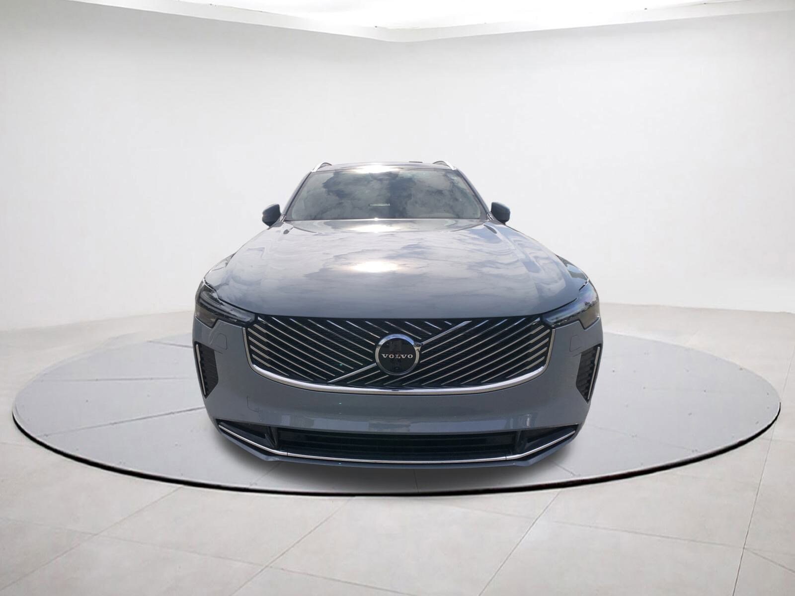 2026 Volvo XC90 Plus photo 2