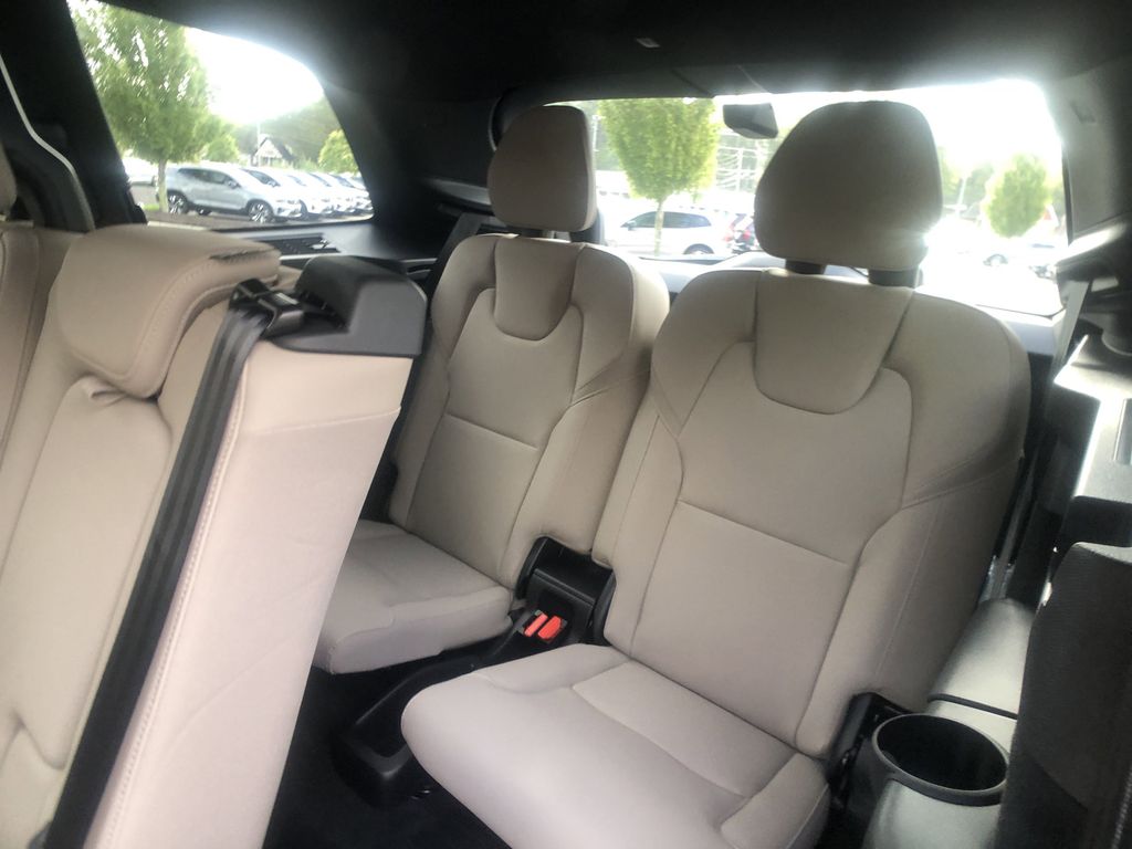 2026 Volvo XC90 Plus - Photo 32
