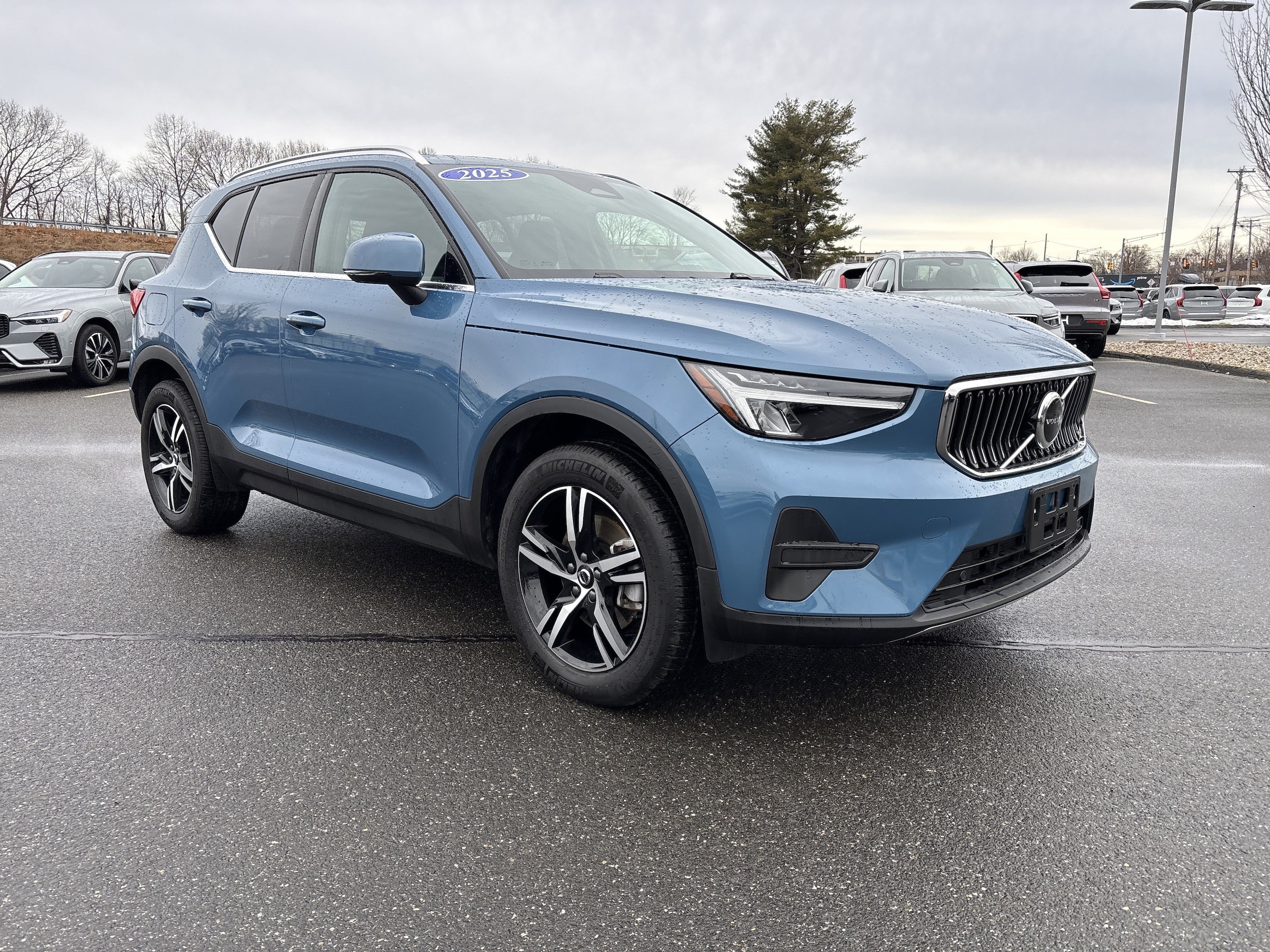 2025 Volvo XC40 Core's photo