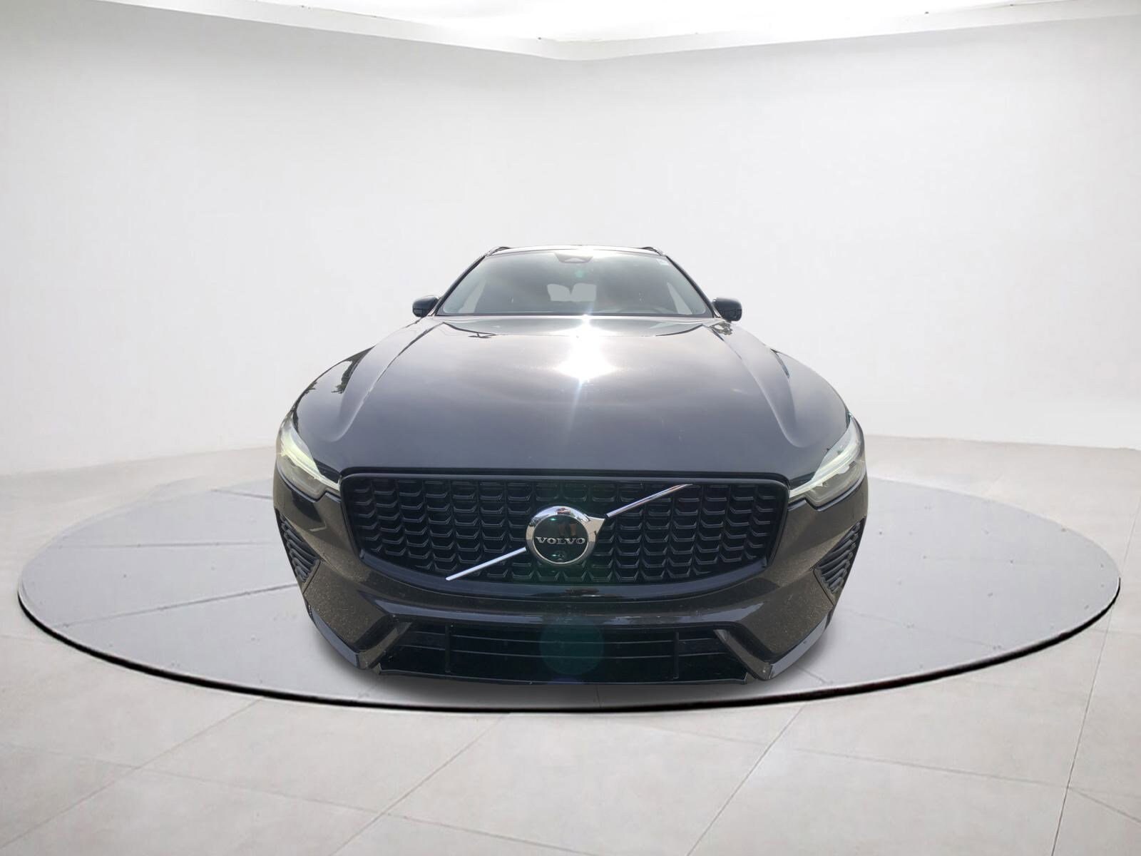2025 Volvo XC60 B5 Plus photo 2