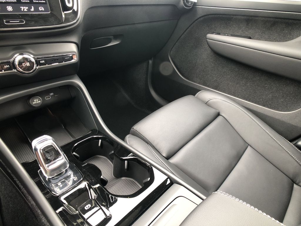 2026 Volvo XC40 Ultra - Photo 26