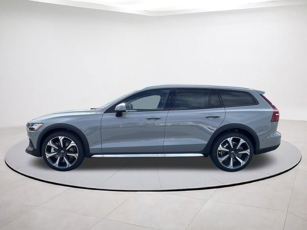 New 2026 Volvo V60 Cross Country B5 Ultra Wagon