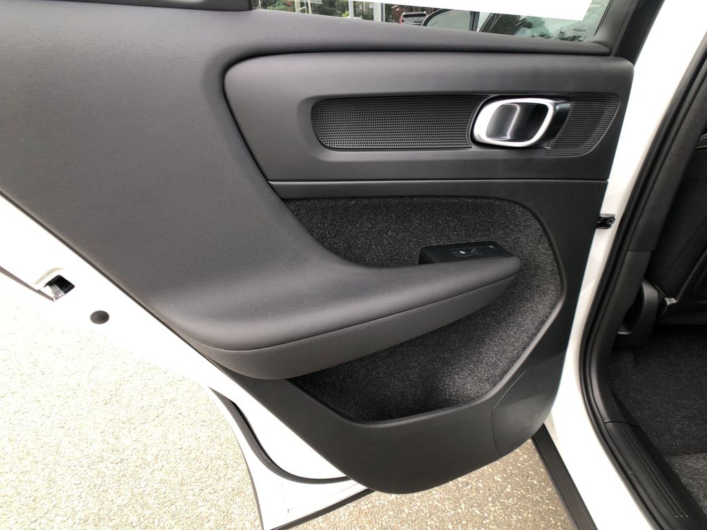 2026 Volvo XC40 Ultra Black Edition - Photo 34