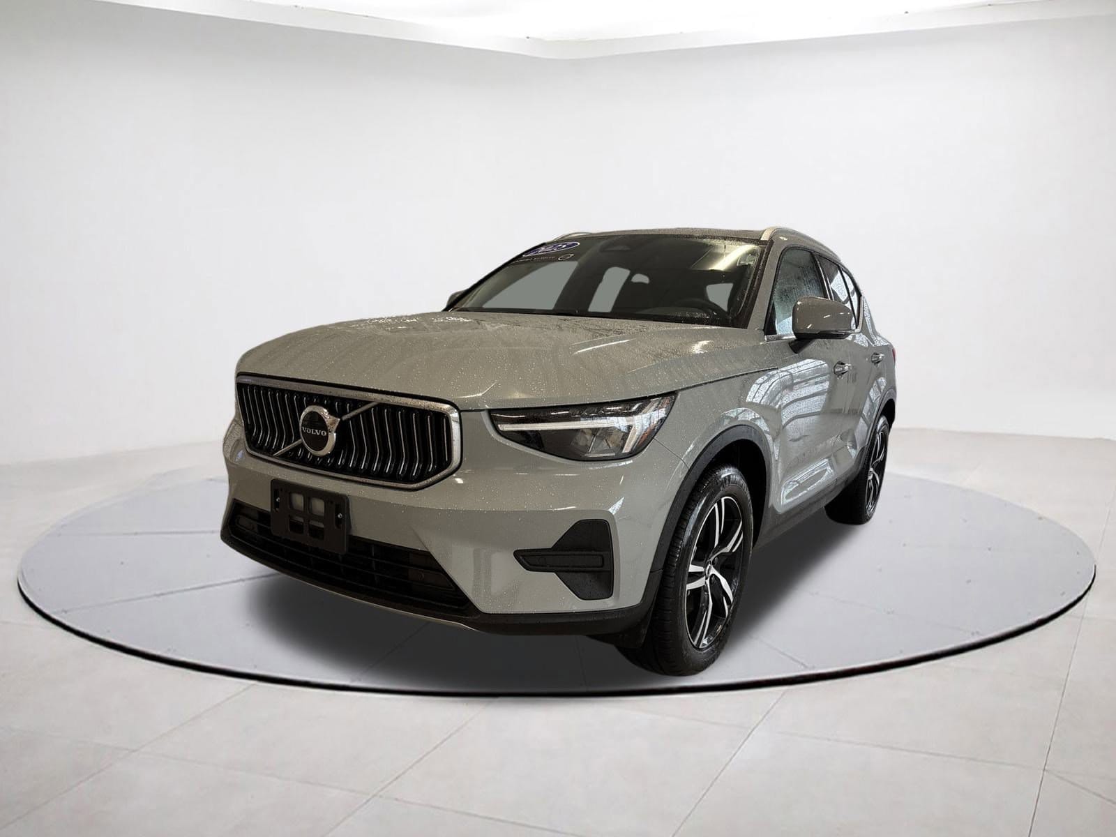 2025 Volvo XC40 Core