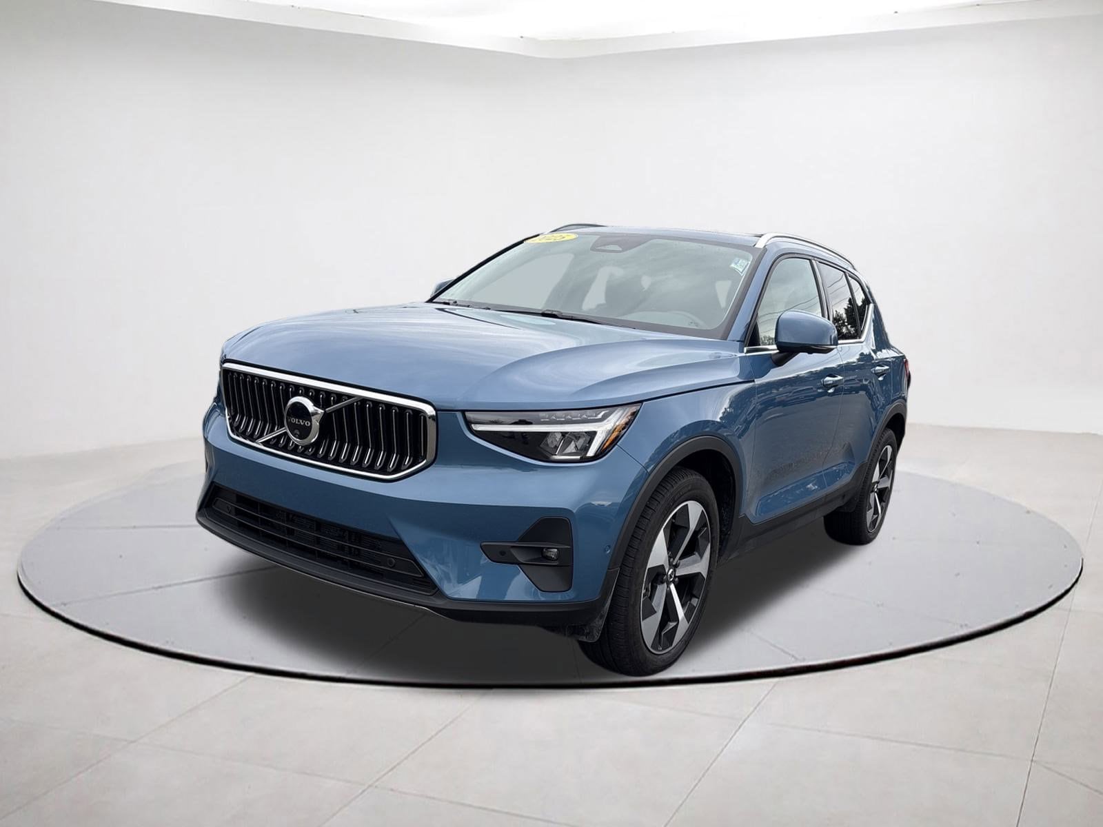 2025 Volvo XC40 Plus