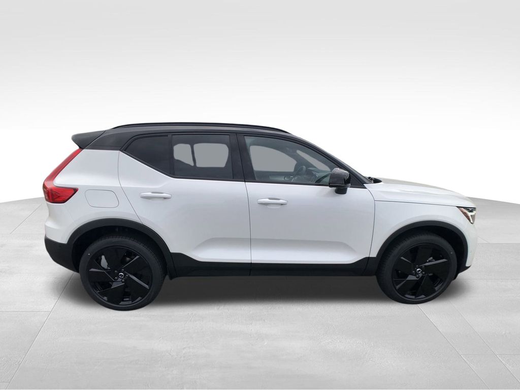 2026 Volvo XC40 Ultra Black Edition - Photo 8