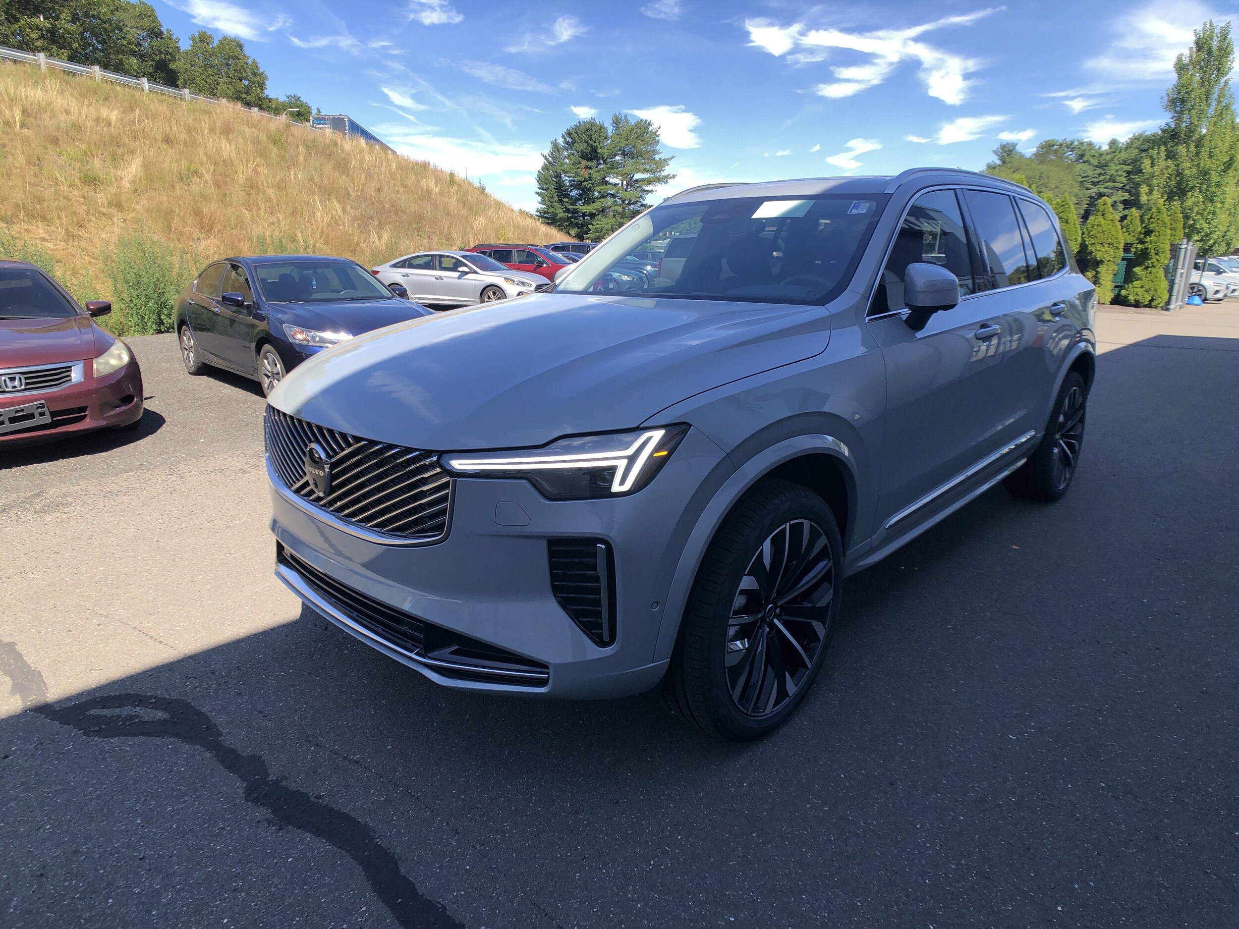 2026 Volvo XC90 B5 Plus photo 3