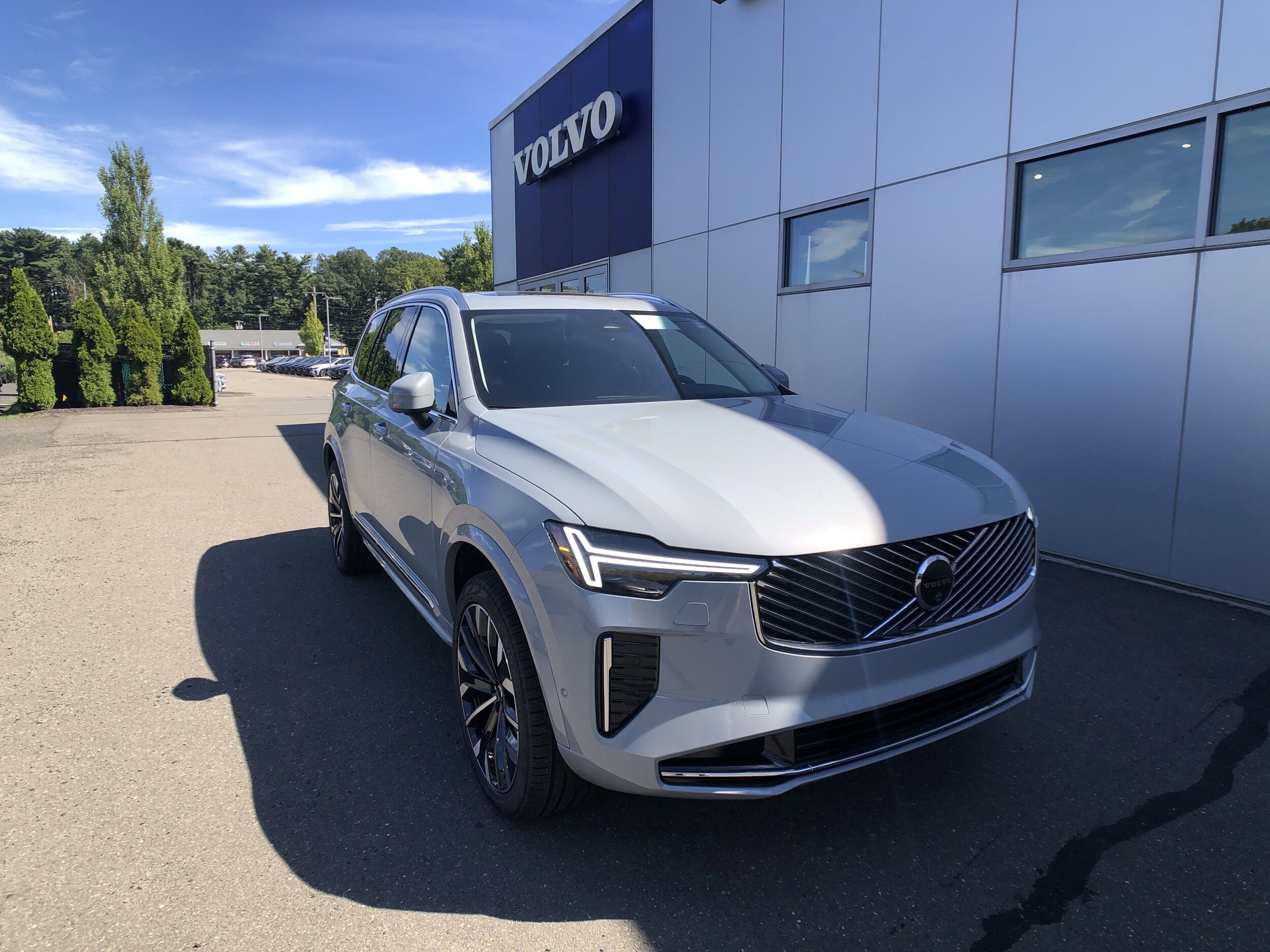 2026 Volvo XC90 B5 Plus photo 2