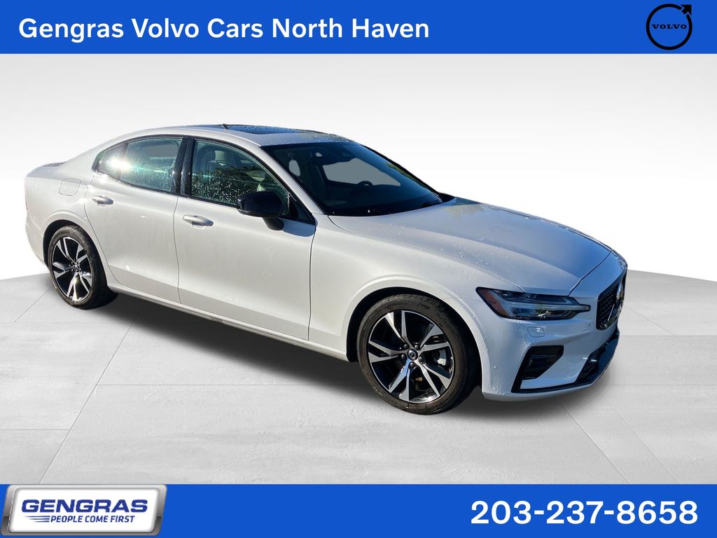2025 Volvo S60 B5 Core Dark AWD's photo