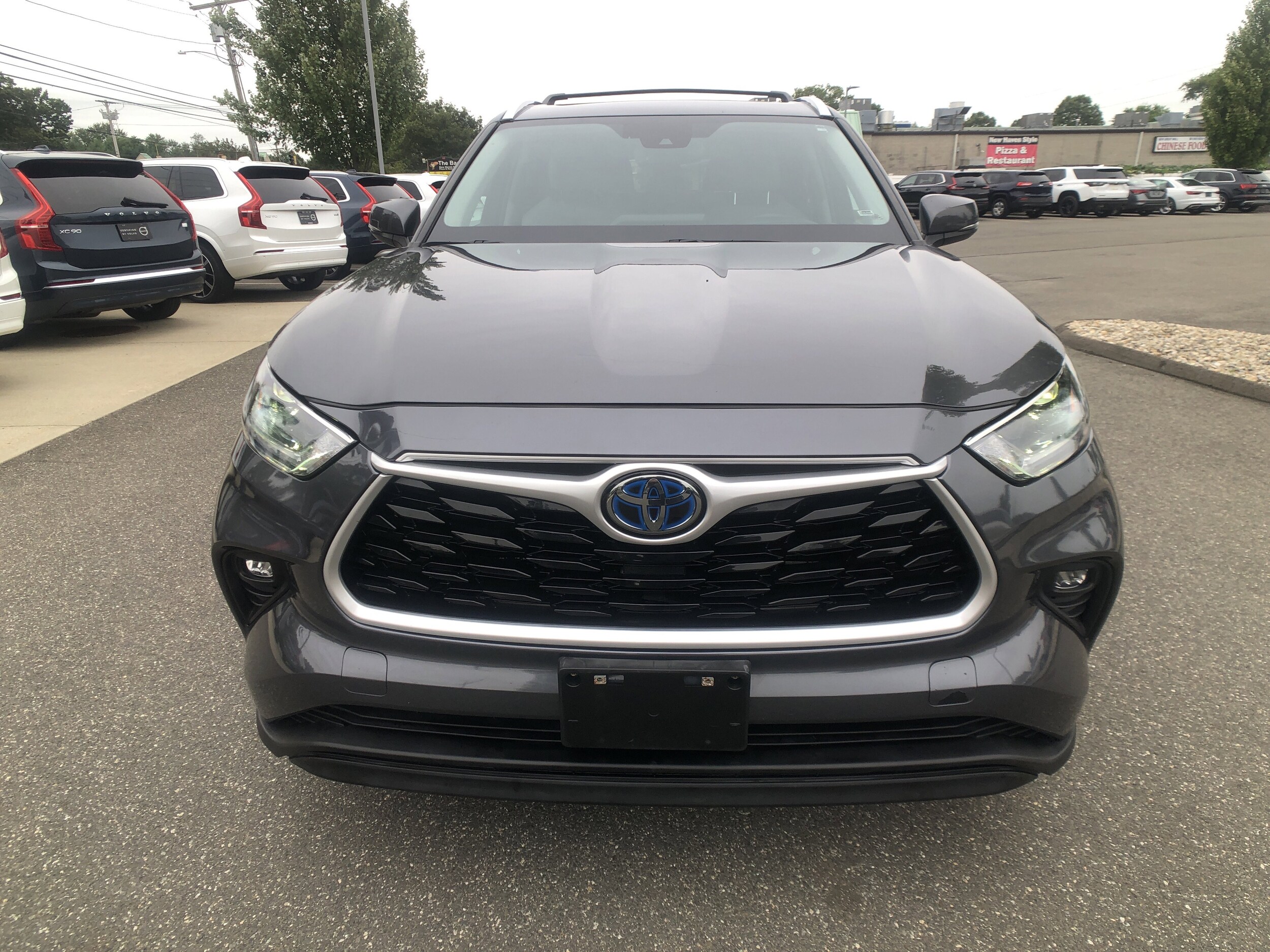 2021 Toyota Highlander Hybrid XLE photo 2