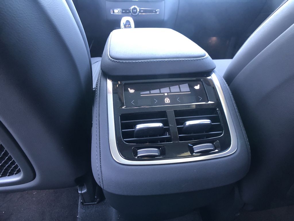 2026 Volvo XC90 Plus - Photo 25