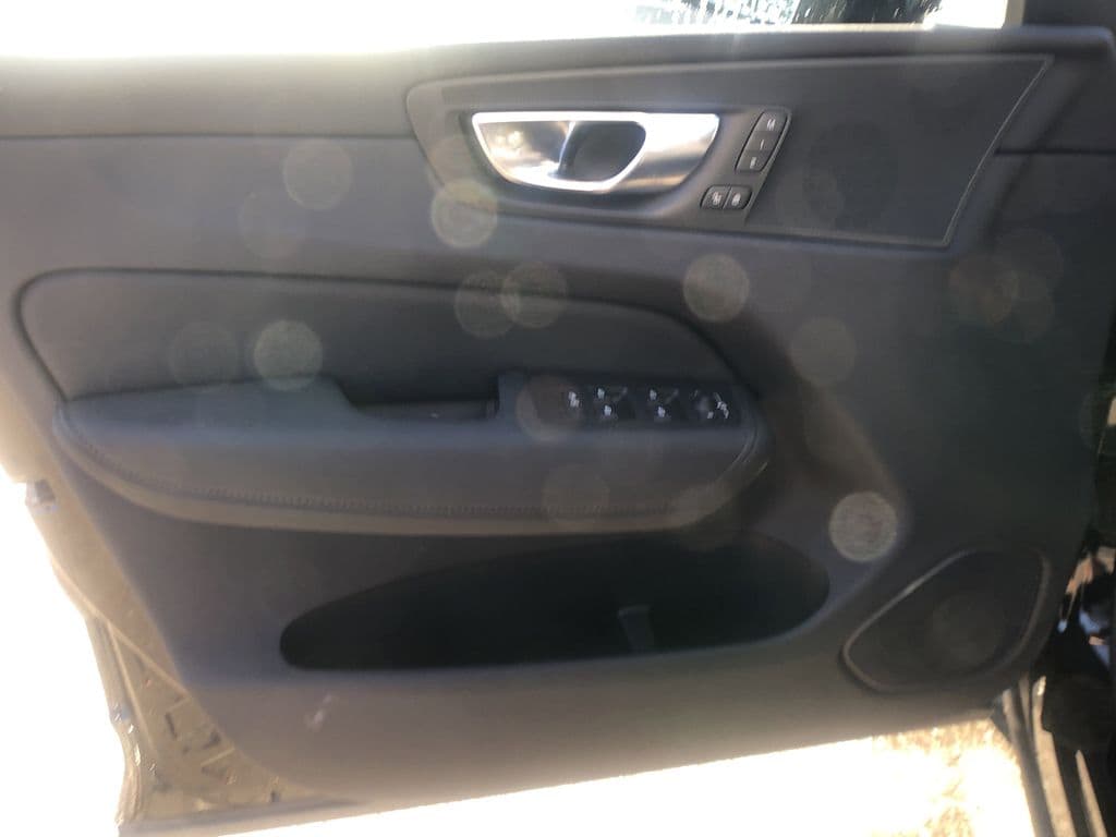 2026 Volvo XC60 Plus - Photo 11