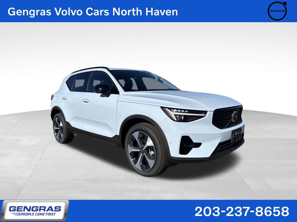 2026 Volvo XC40 SUV 