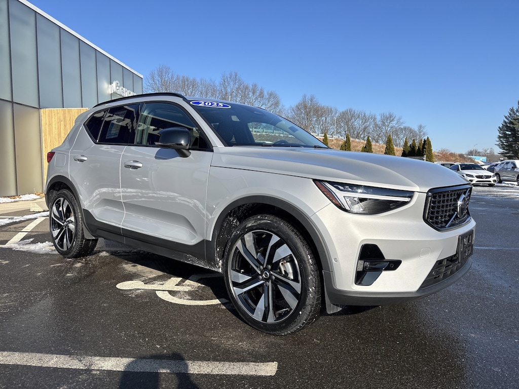 Certified 2025 Volvo XC40 B5 Plus Dark Theme SUV