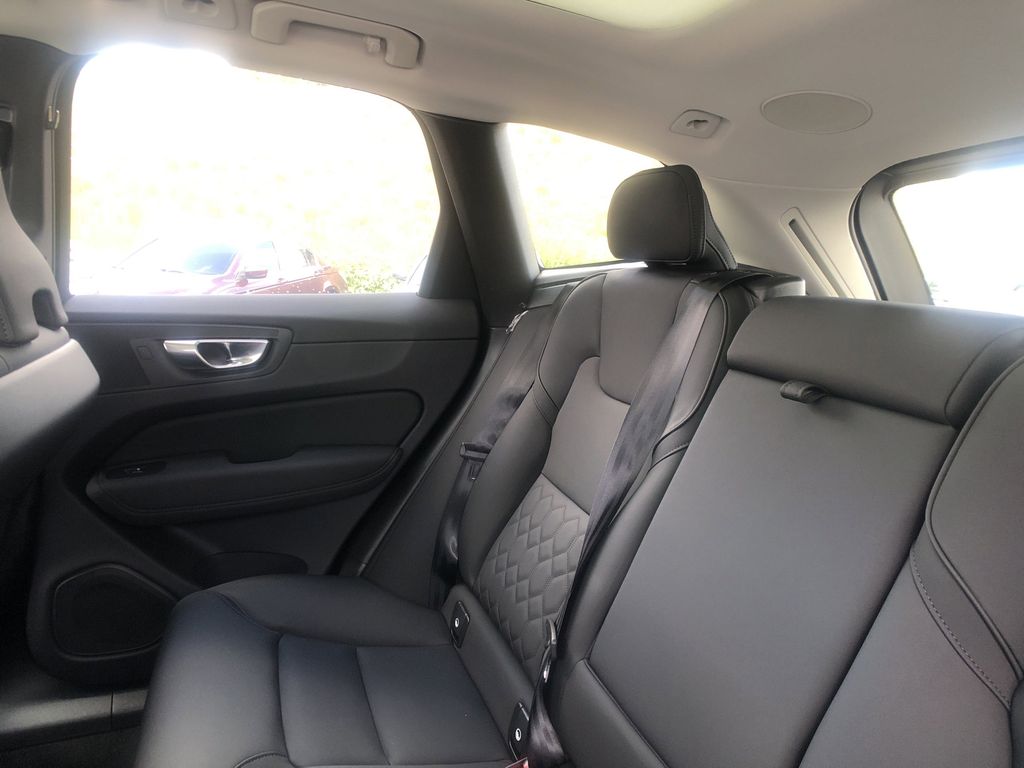 2026 Volvo XC60 Plus - Photo 27