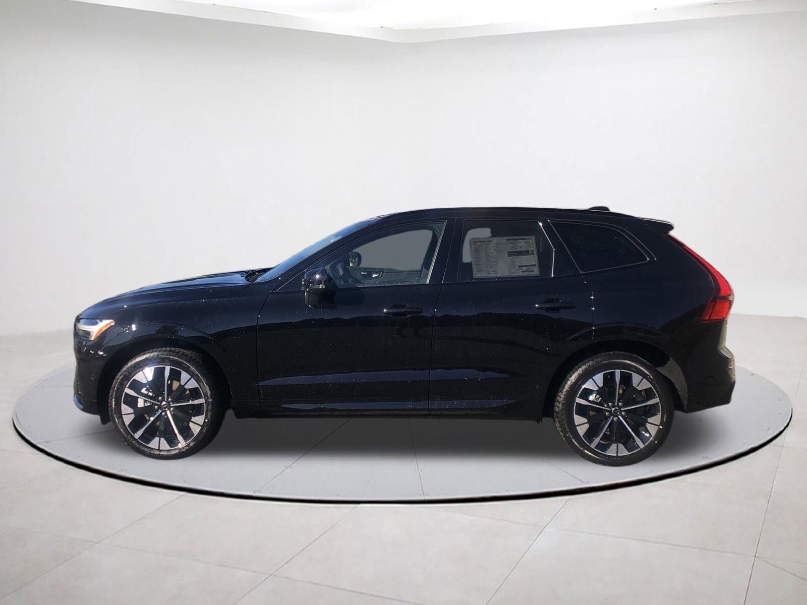 2026 Volvo XC60 B5 Plus photo 4