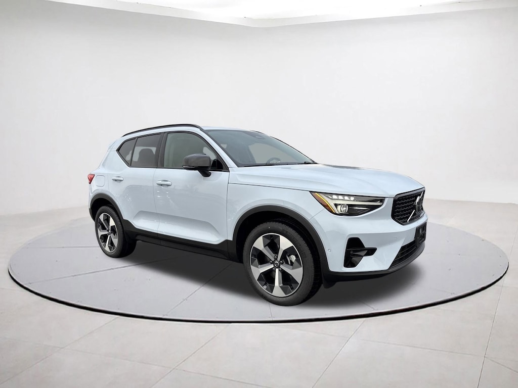 New 2026 Volvo XC40 B5 Plus SUV