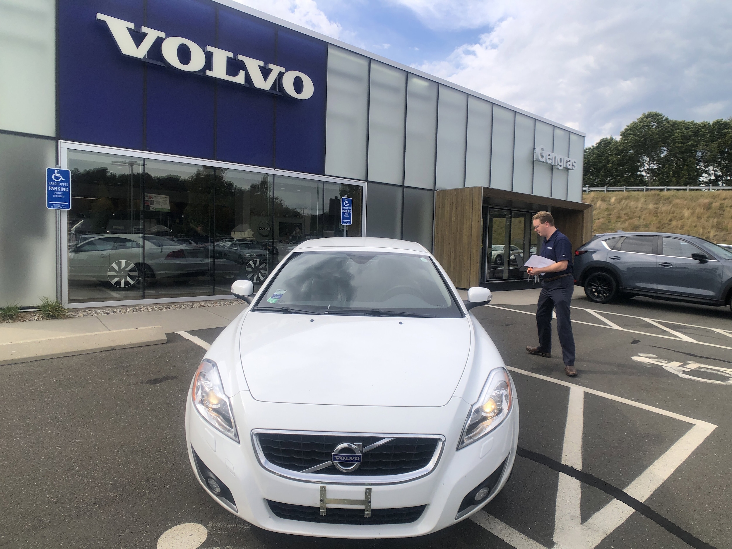 Used 2013 Volvo C70 T5 with VIN YV1672MC6DJ142725 for sale in North Haven, CT