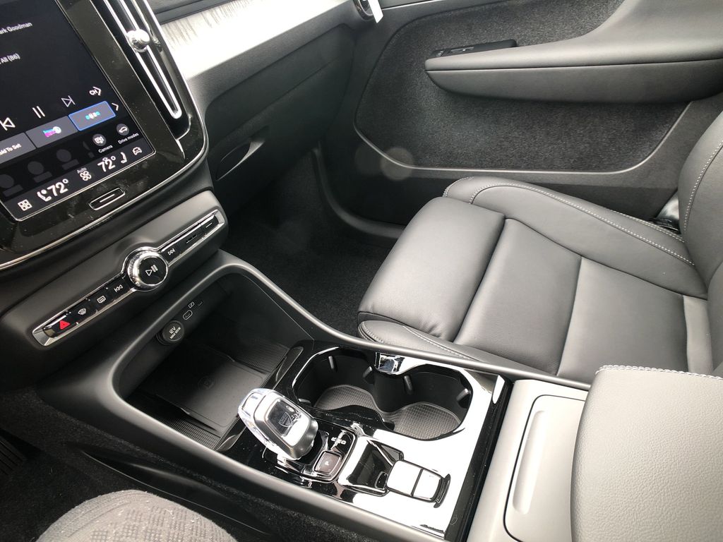 2026 Volvo XC40 Plus - Photo 29