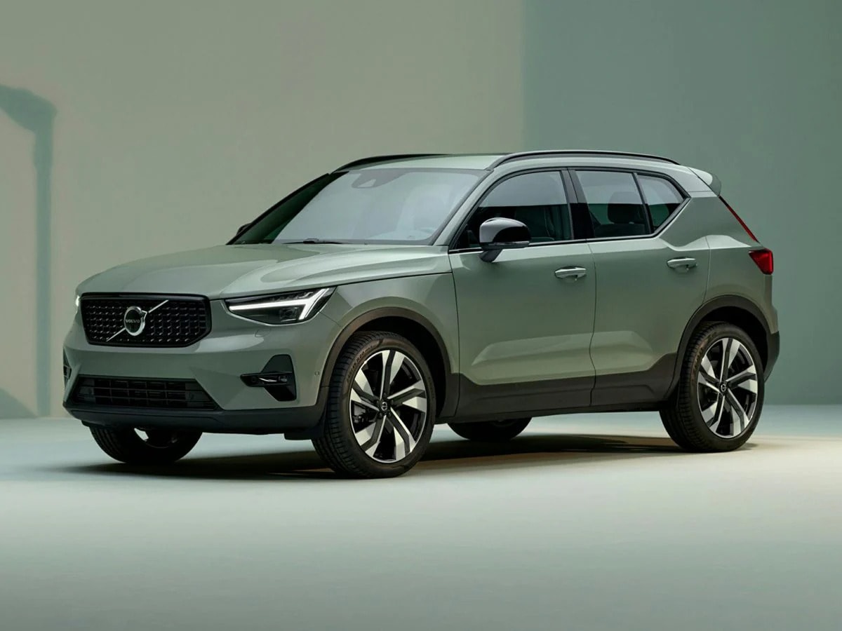 2024 Volvo XC40.jpg