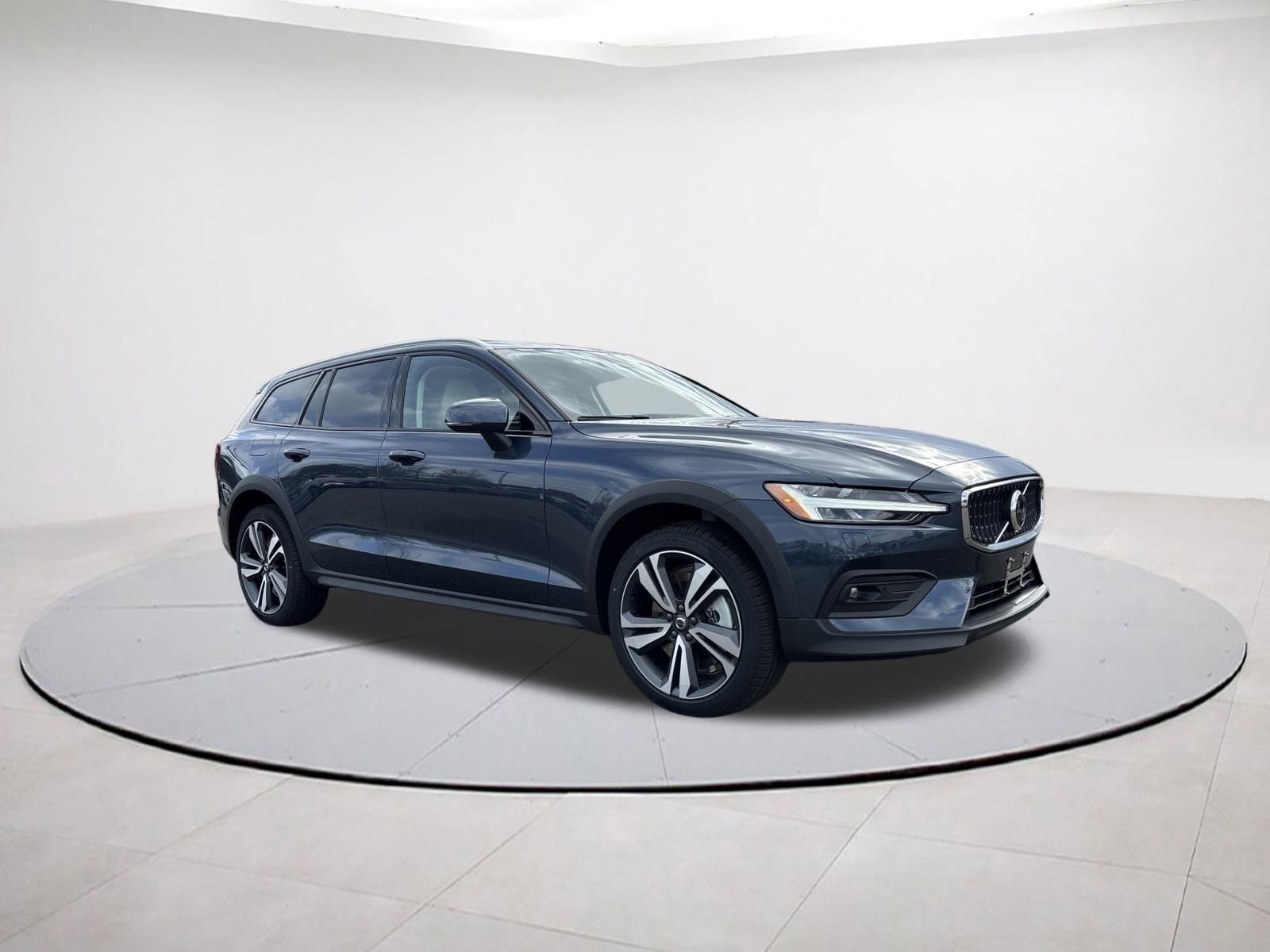 2026 Volvo V60 Cross Country Plus's photo