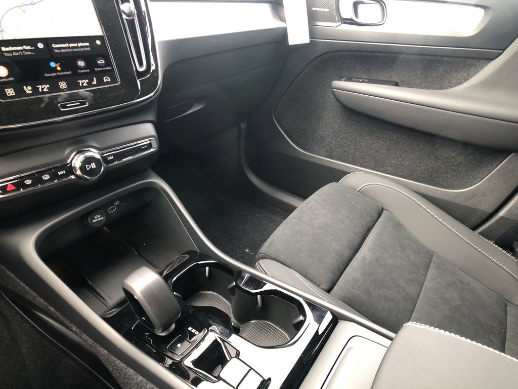2026 Volvo XC40 Ultra Black Edition - Photo 29