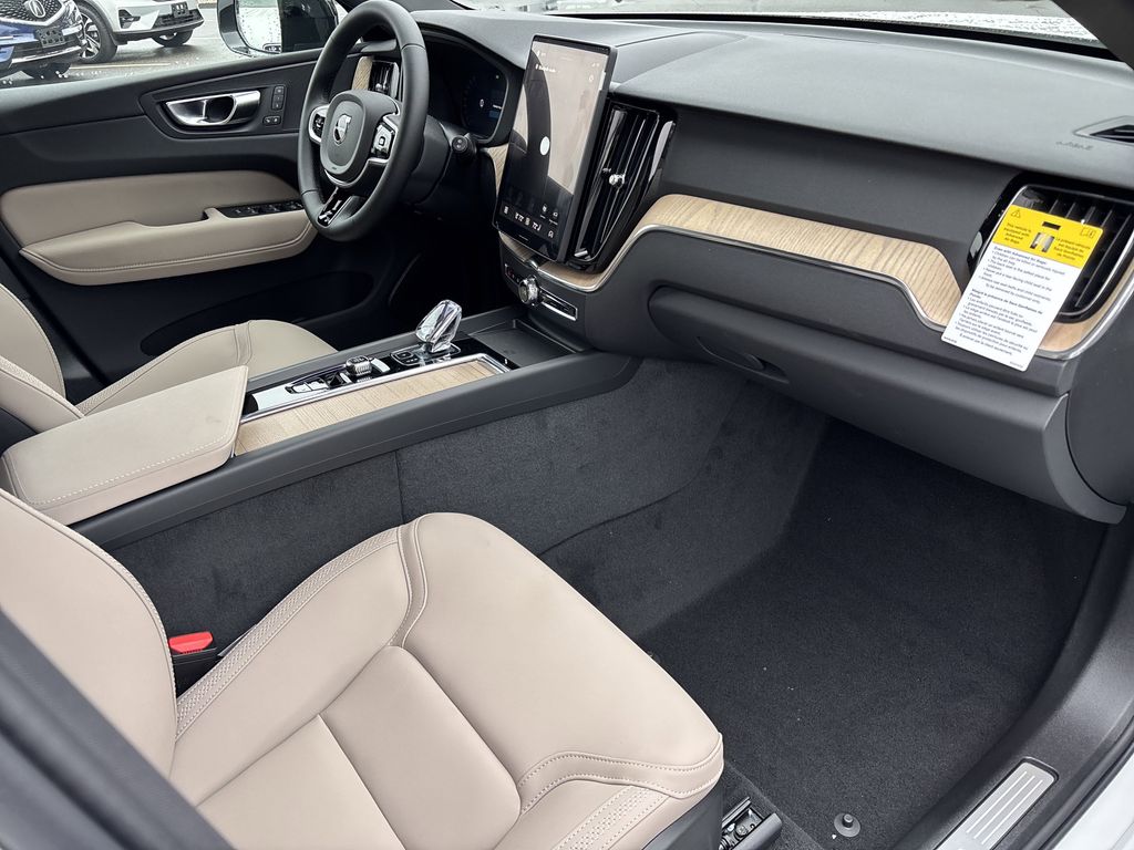 2026 Volvo XC60 Plus - Photo 16
