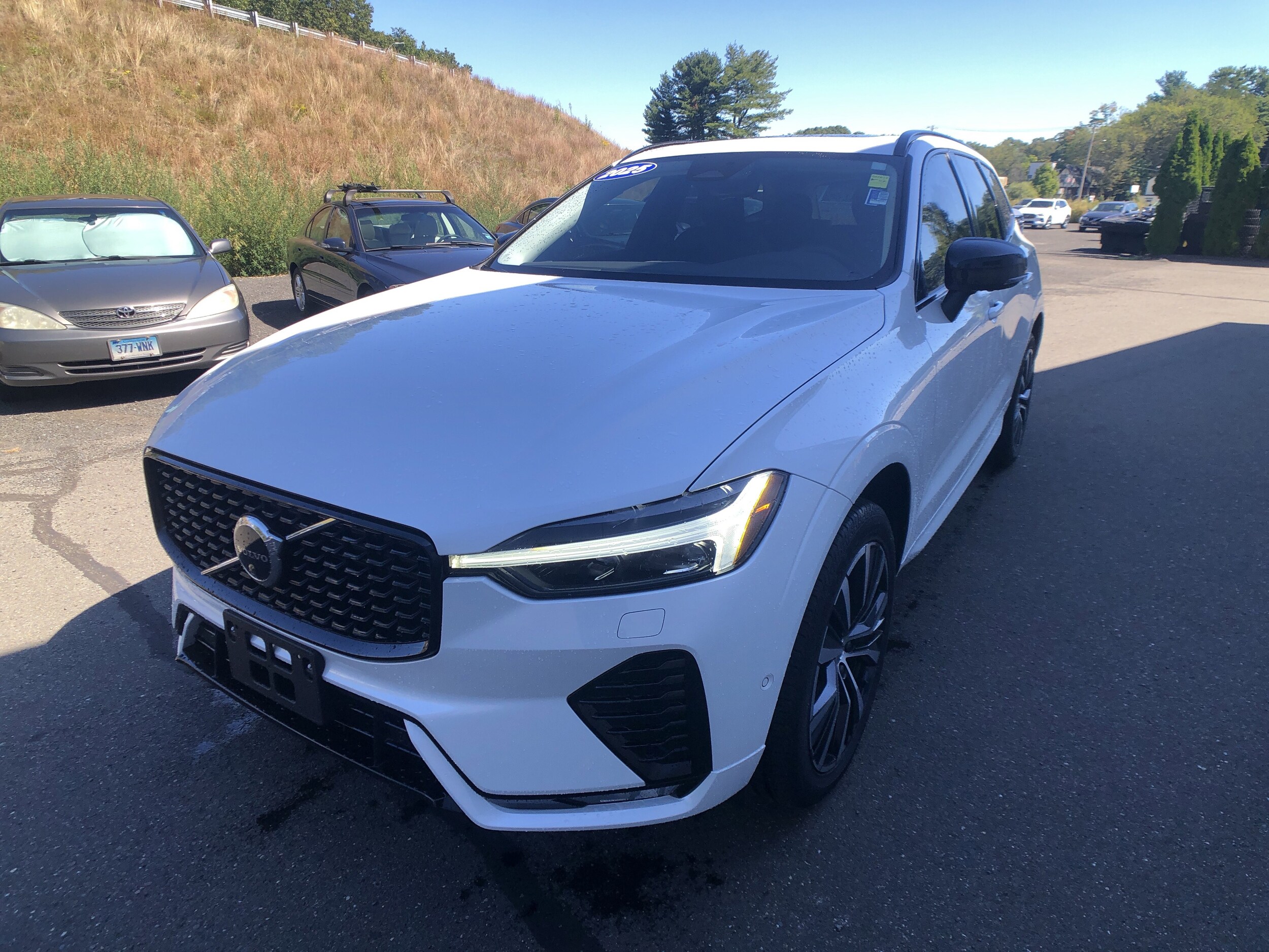 2025 Volvo XC60 B5 Plus photo 3