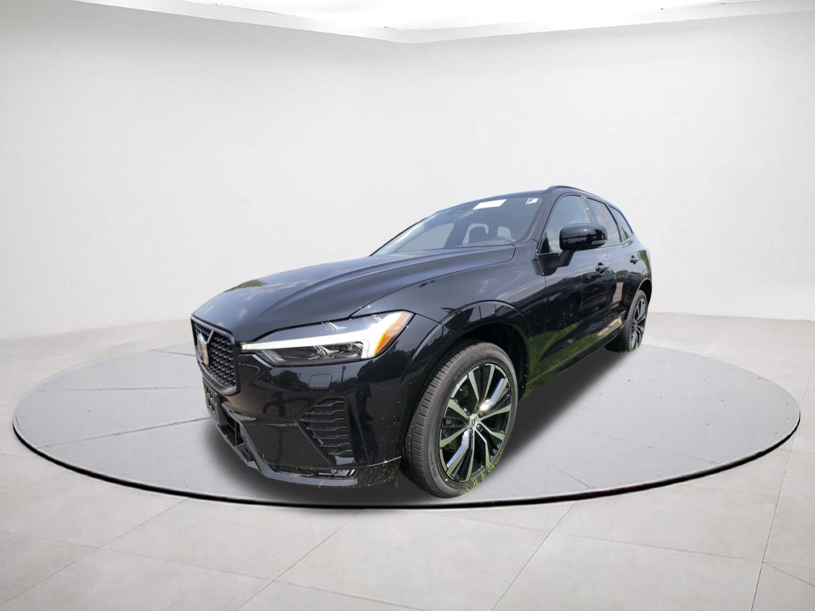 2025 Volvo XC60 B5 Plus photo 3