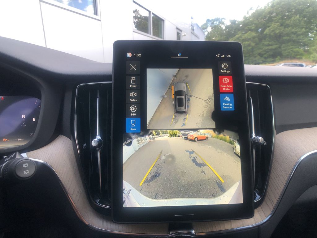 2026 Volvo XC60 Plus - Photo 19