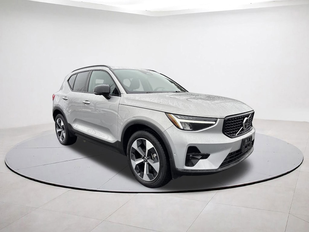 Certified 2025 Volvo XC40 B5 Plus Dark Theme SUV