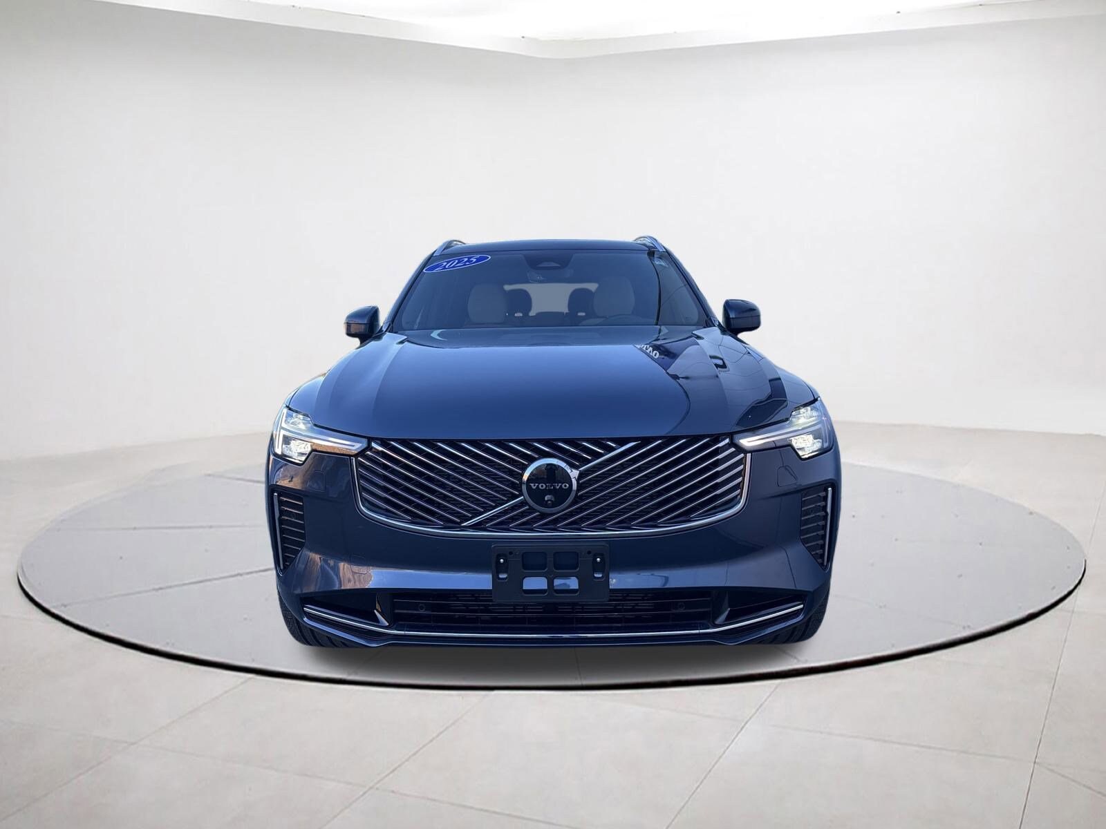 2025 Volvo XC90 B5 Plus photo 2