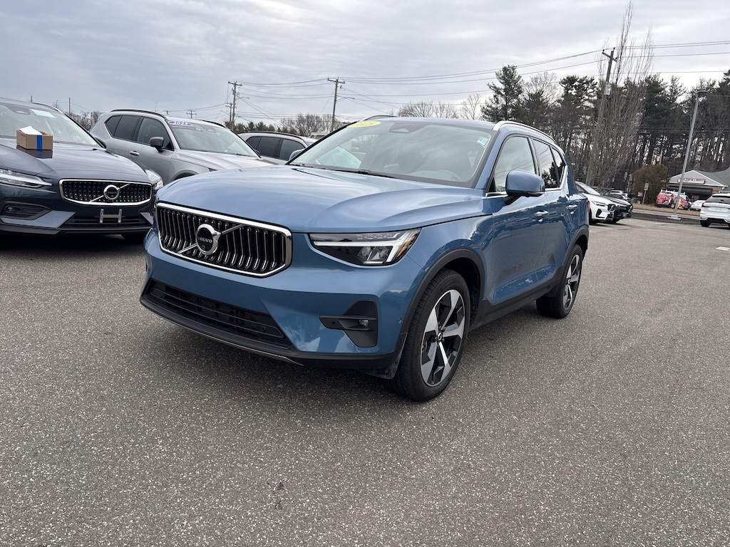 Used 2025 Volvo XC40 B5 Plus Bright Theme SUV