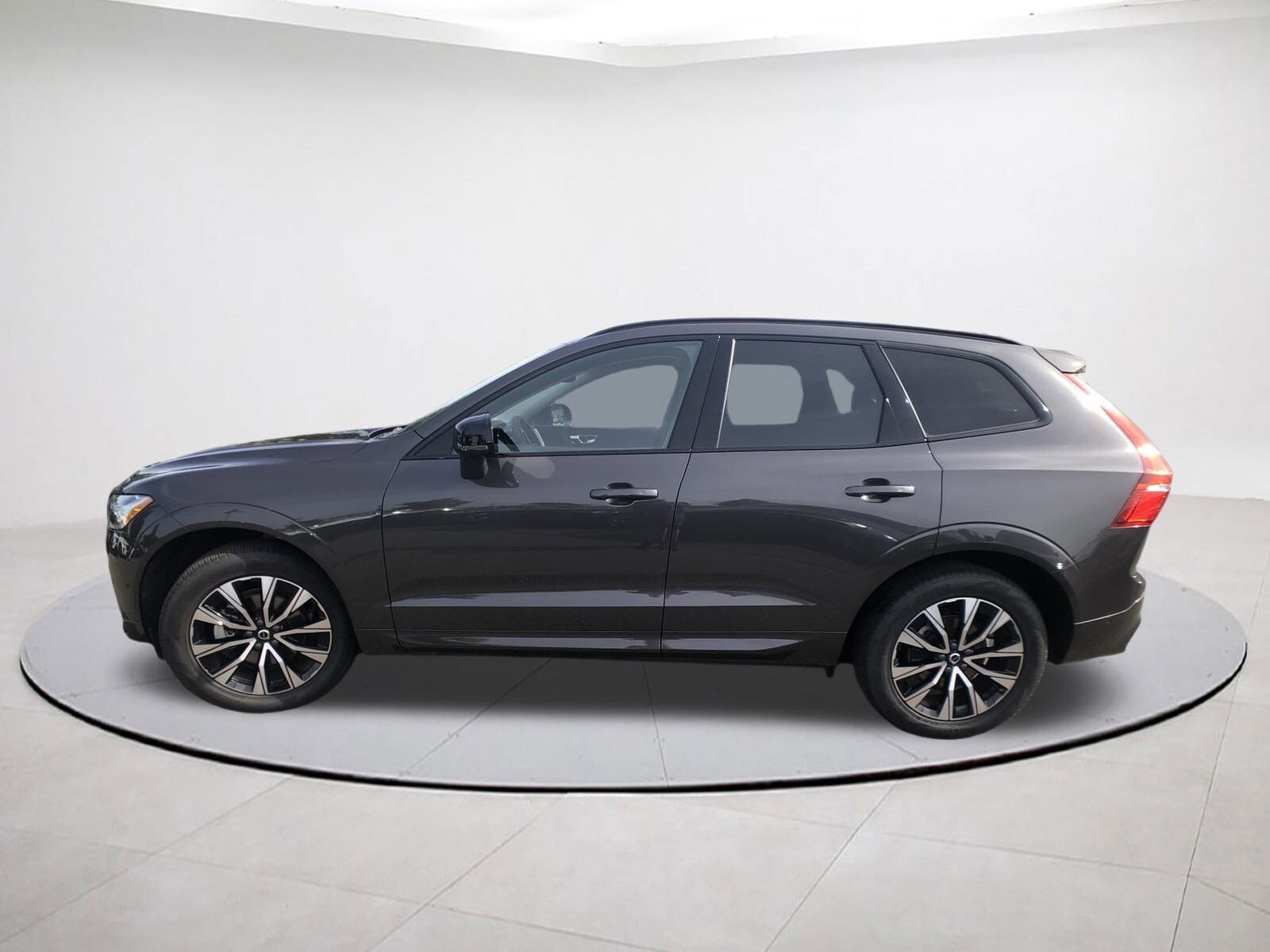 2025 Volvo XC60 B5 Plus photo 4