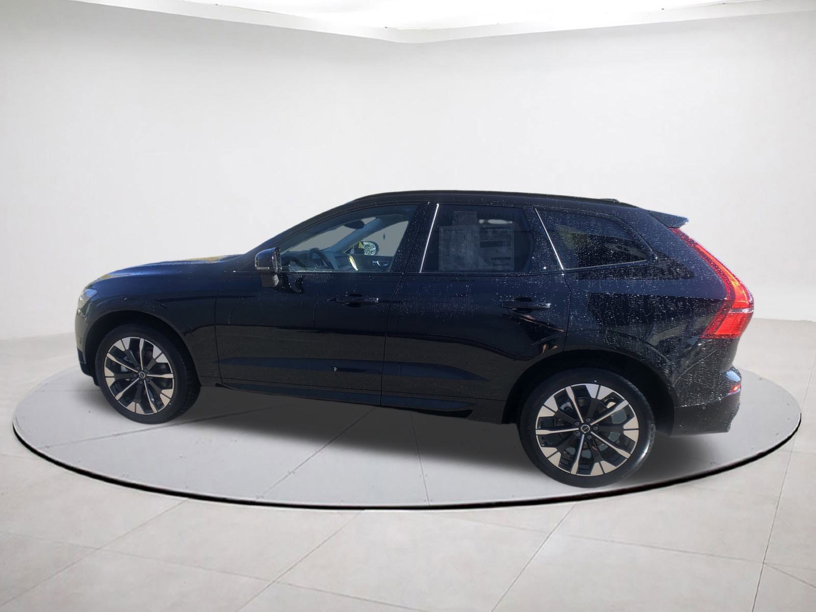 2026 Volvo XC60 B5 Plus photo 4