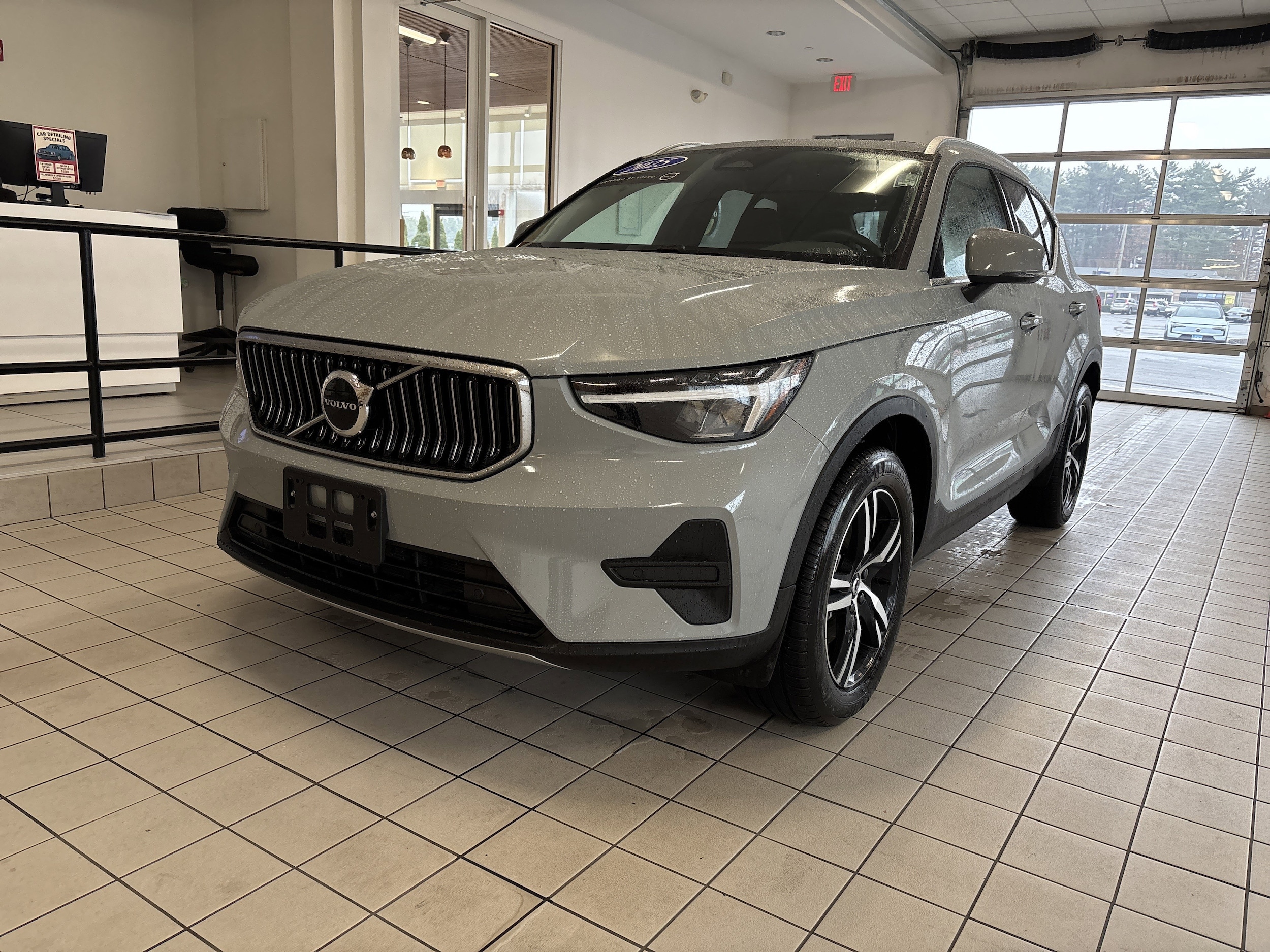2025 Volvo XC40 Core