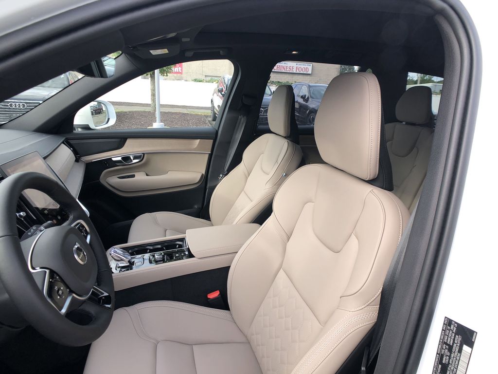 2026 Volvo XC90 Plus - Photo 17