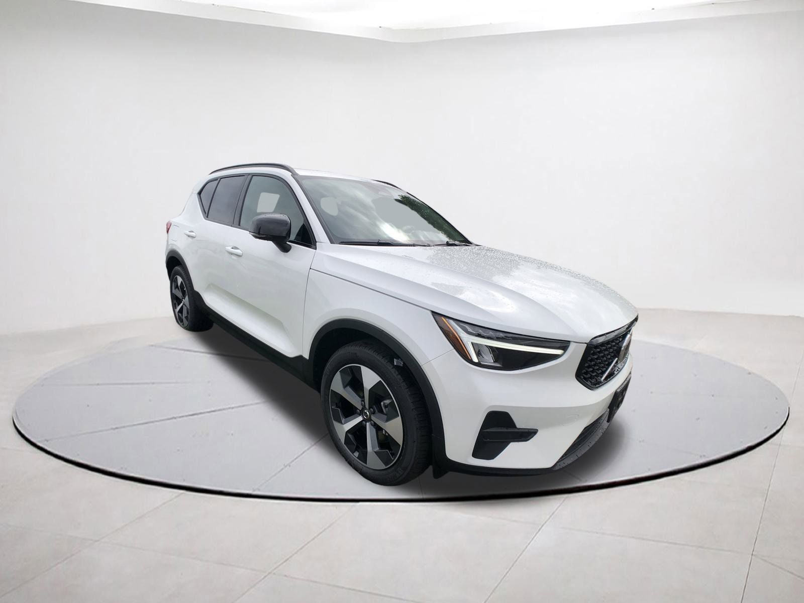 2026 Volvo XC40 Core
