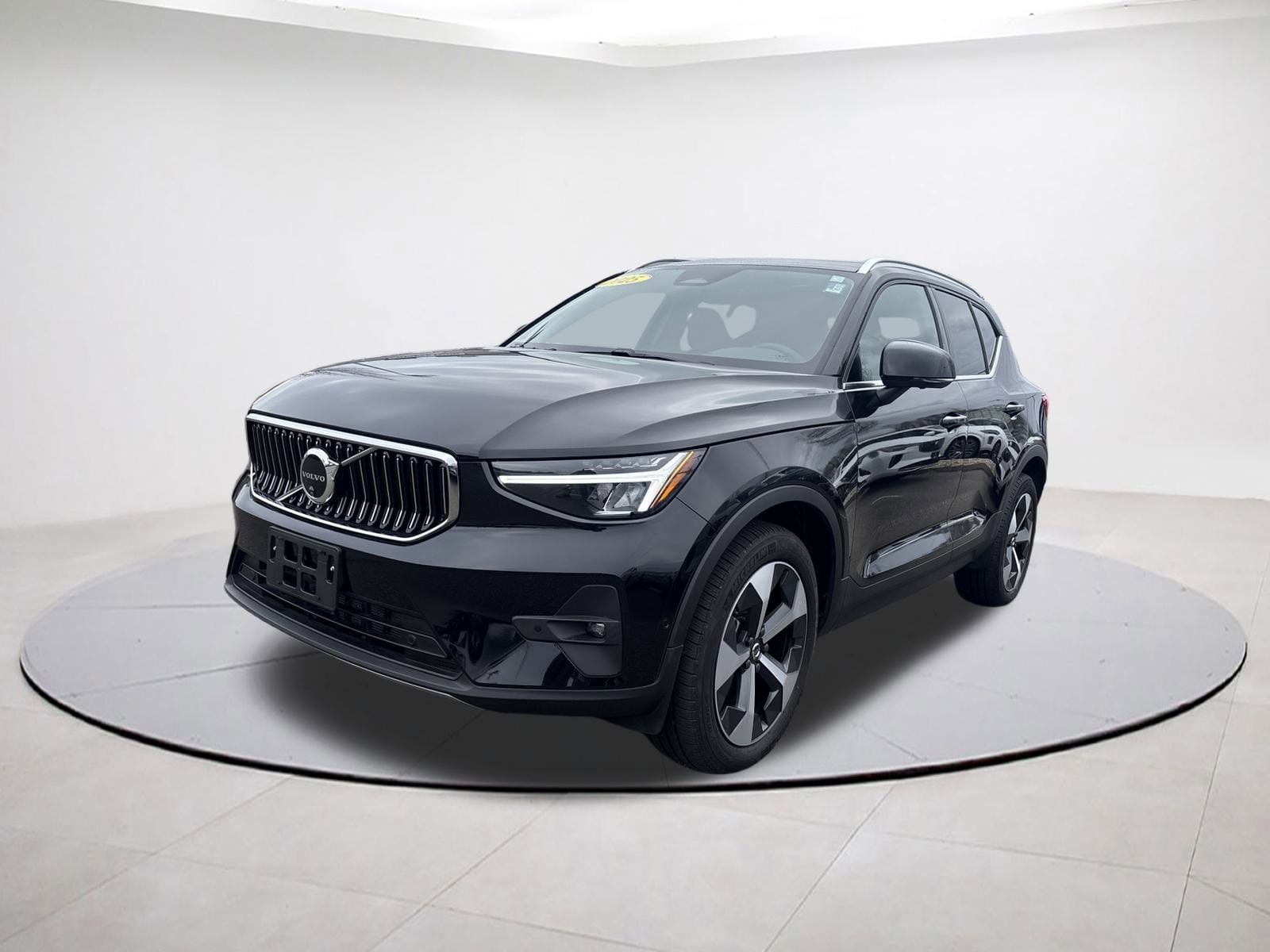 2025 Volvo XC40 SUV 