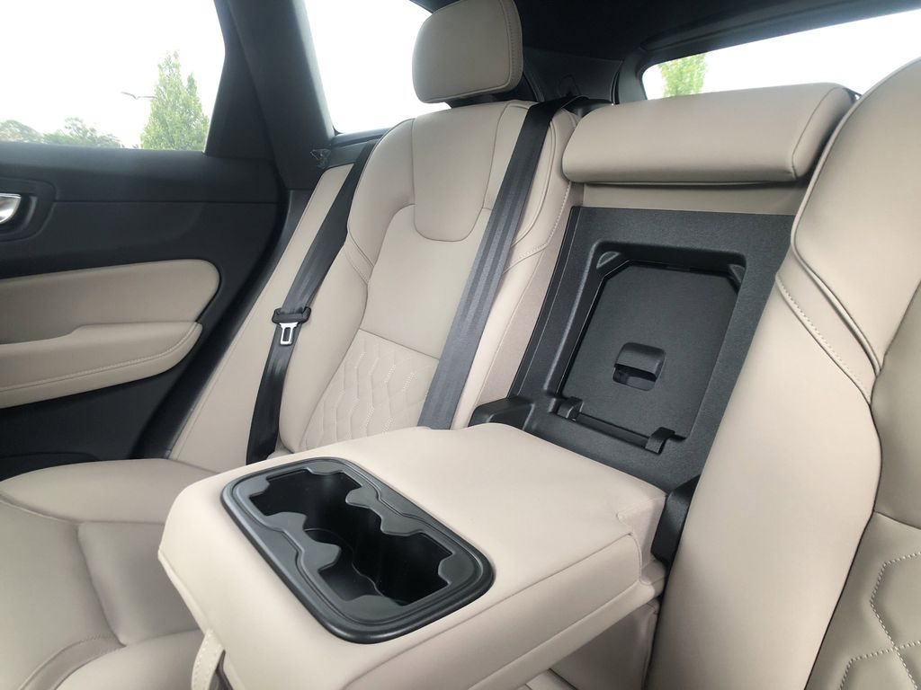 2026 Volvo XC60 Plus - Photo 28