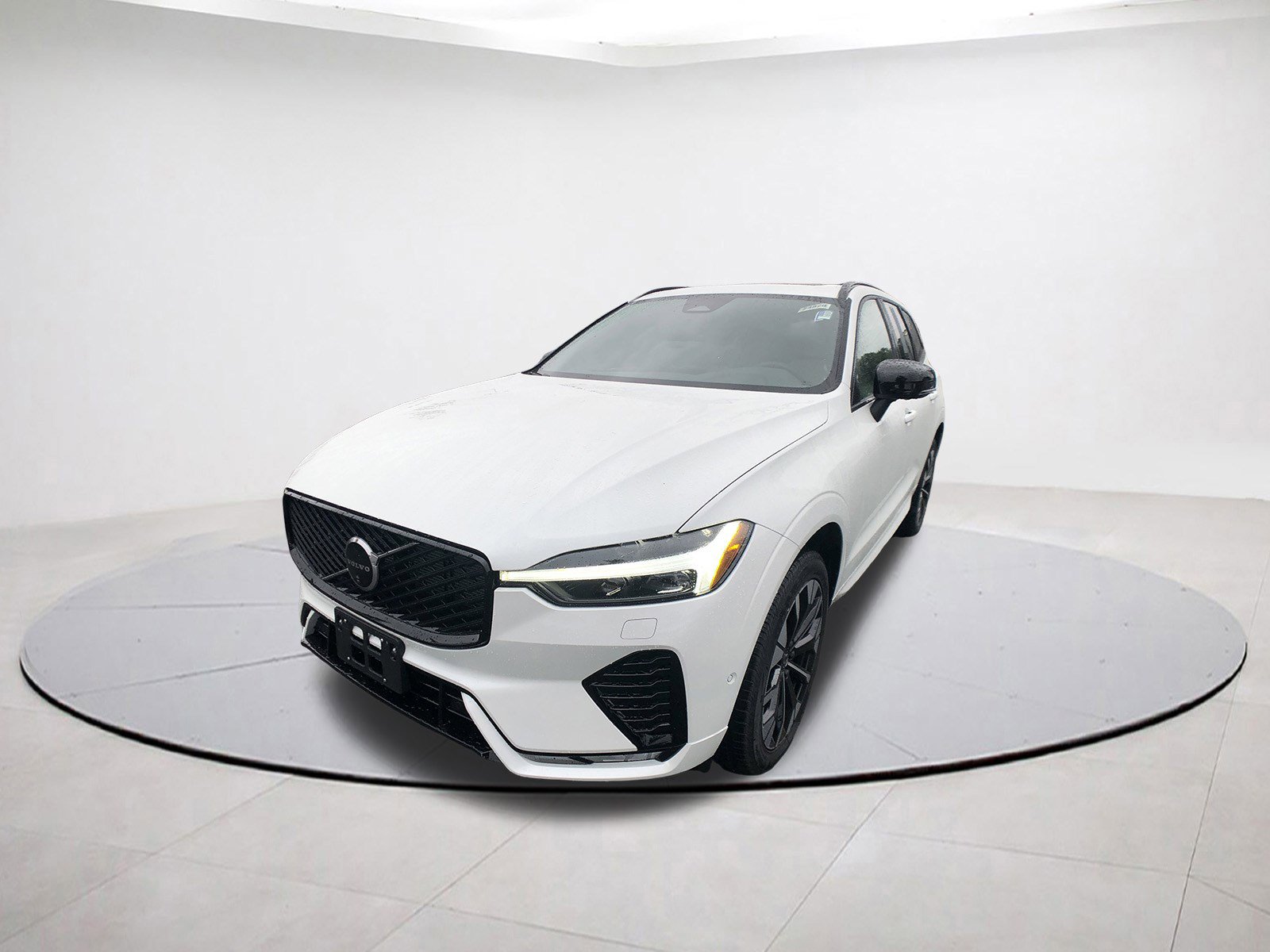 2026 Volvo XC60 B5 Plus photo 3