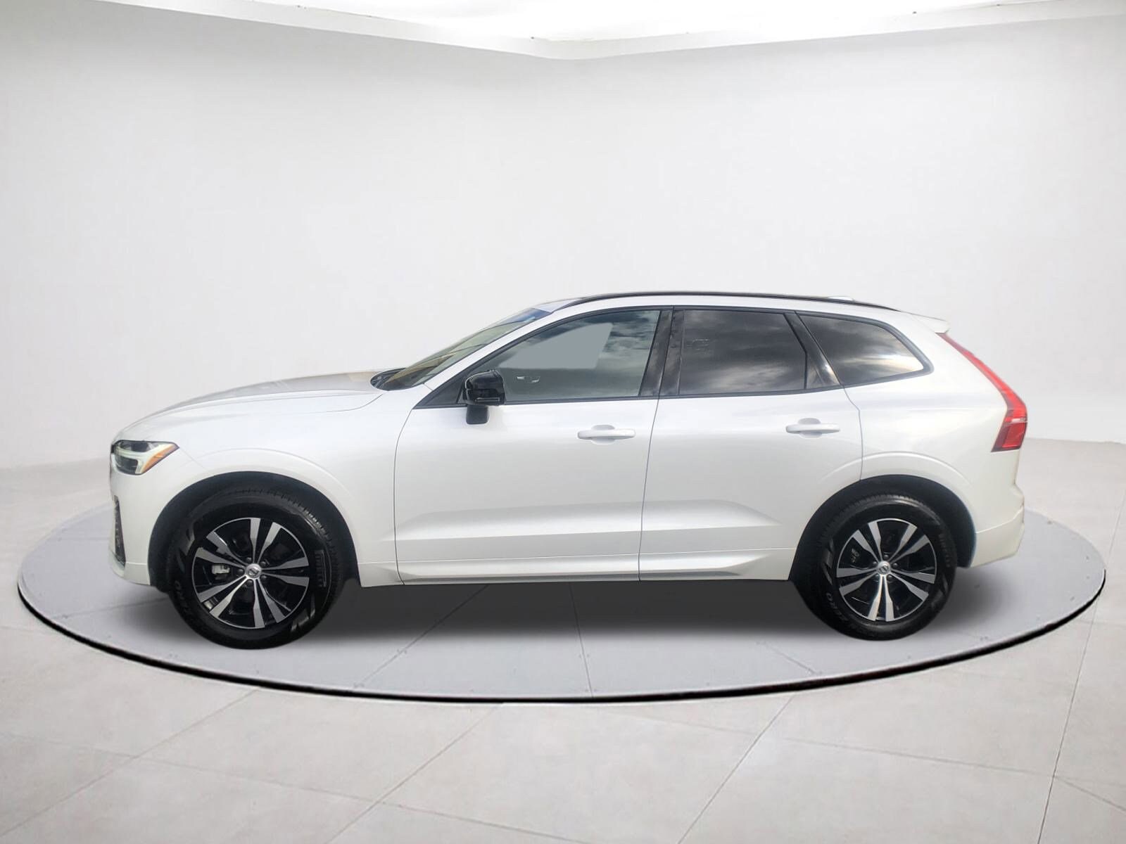 2025 Volvo XC60 B5 Core photo 4