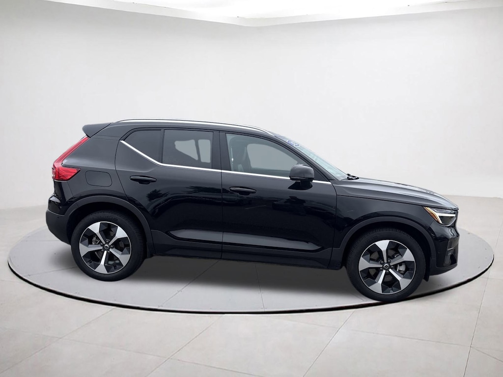 Certified 2025 Volvo XC40 B5 Plus Bright Theme SUV