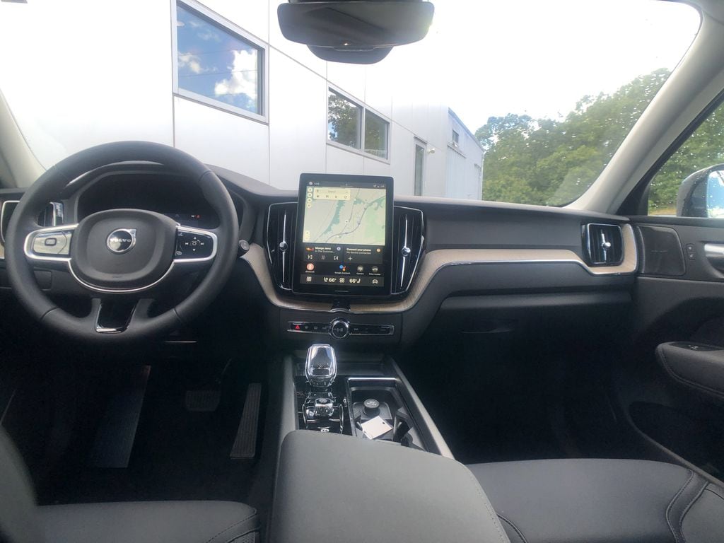 2026 Volvo XC60 Plus - Photo 25