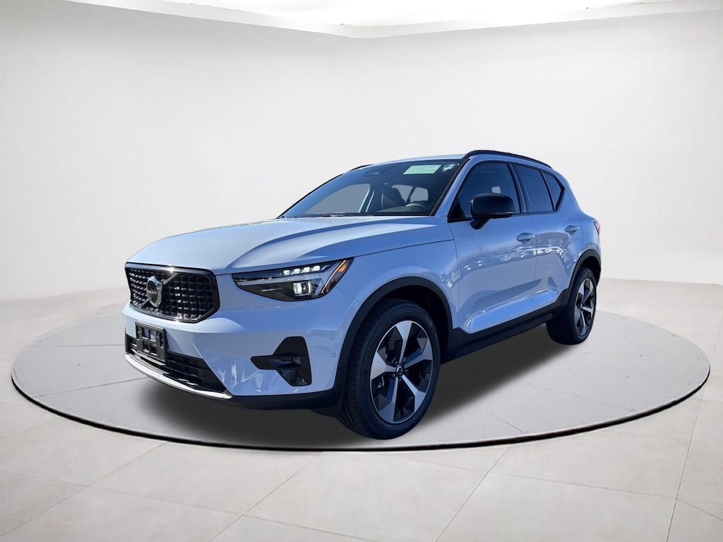 New 2026 Volvo XC40 B5 Plus SUV