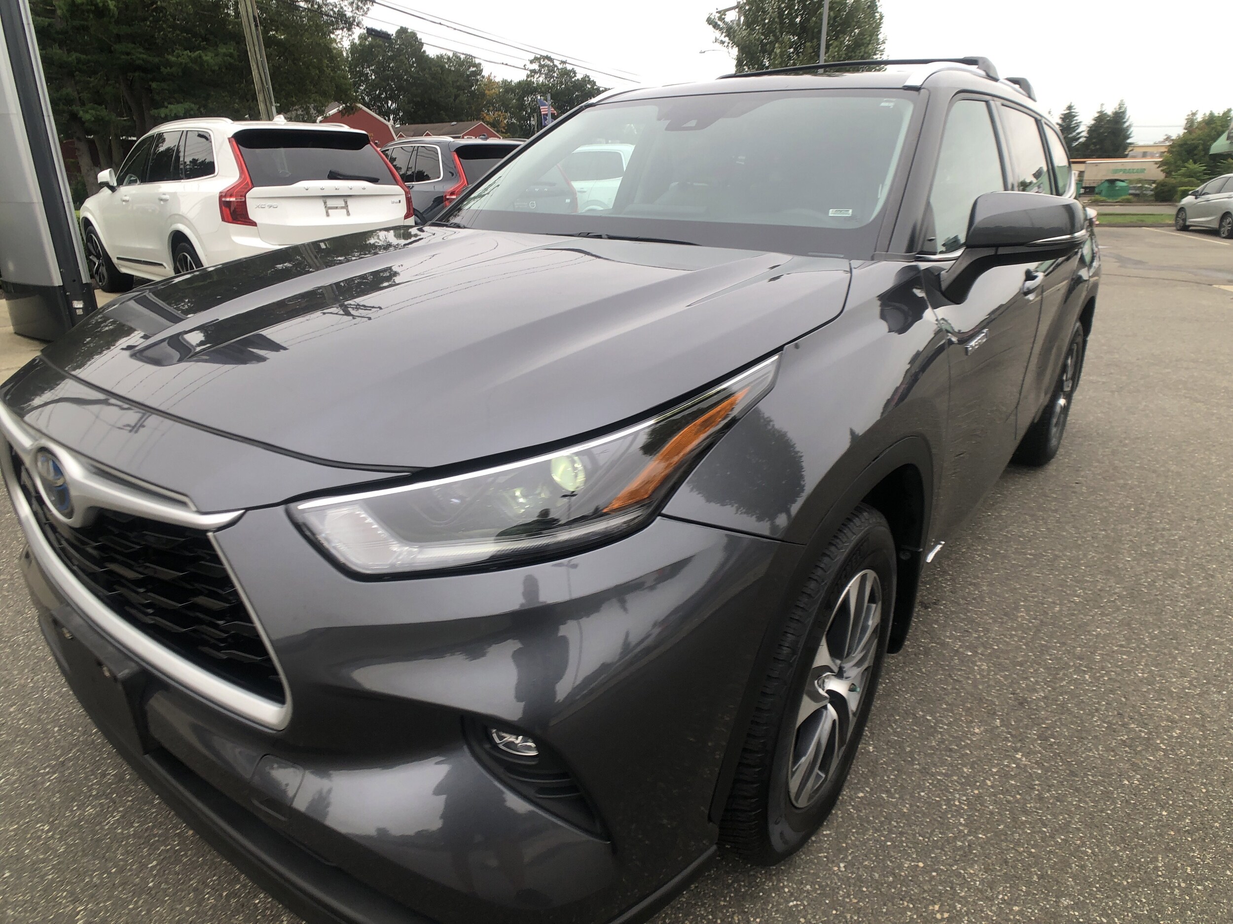 2021 Toyota Highlander Hybrid XLE photo 3
