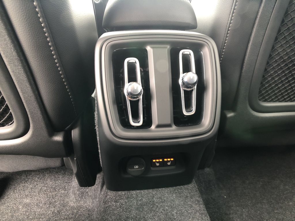 2026 Volvo XC40 Plus - Photo 38
