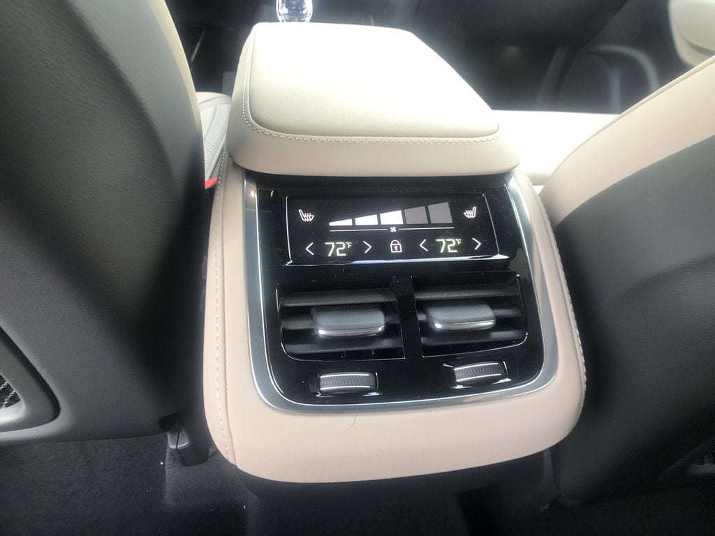 2026 Volvo XC90 Plus - Photo 28