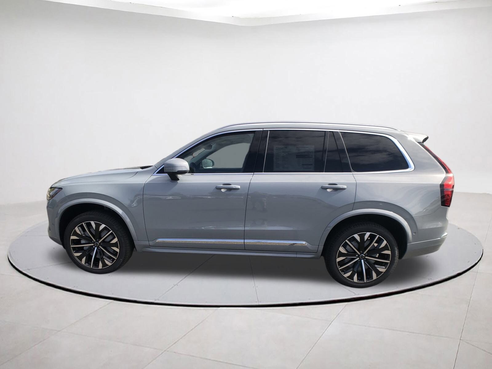 2026 Volvo XC90 Plus photo 4